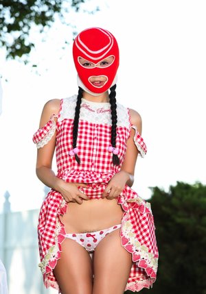 18 year old Bailey Brookes loosing nice natural tits and pink cunt free